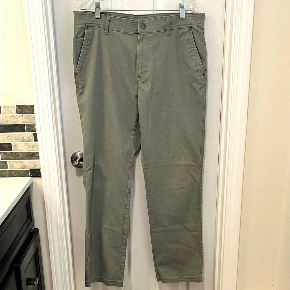 Columbia Men’s Olive Green Chinos Size 36